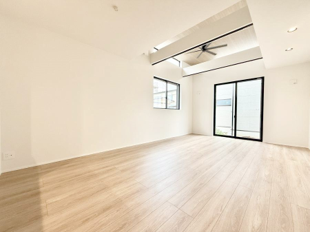 ���r���O ���������났�ƏΊ炪�W�܂�A�S���܂郊�r���O