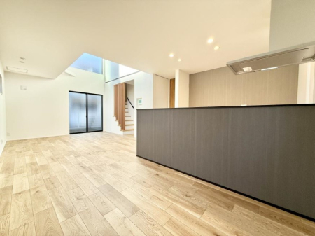 ���r���O ���������S�n�̂����A���z�̃��r���O