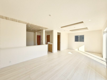 ���r���O ����