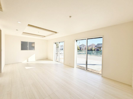 ���r���O ����