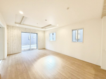 ���r���O ����