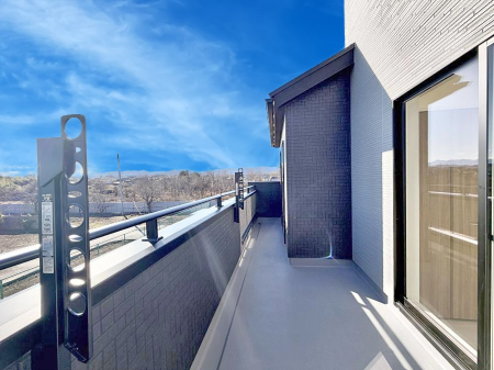 �o���R�j�[ ������ �G�߂̈ڂ낢����������J���I�ȋ�Ԃł�