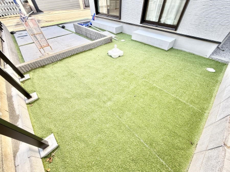 ���̑� �O�ρ���炵�ɏ�����^����A�΂��������ꂽ�Z�܂��ł�