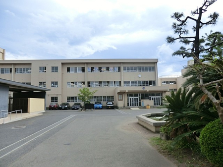 ���ӊ� ���w�Z 1300m ������s����ꒆ�w�Z