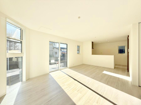 ���r���O ����