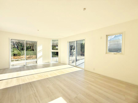 ���r���O ����