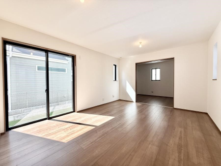 ���r���O ����