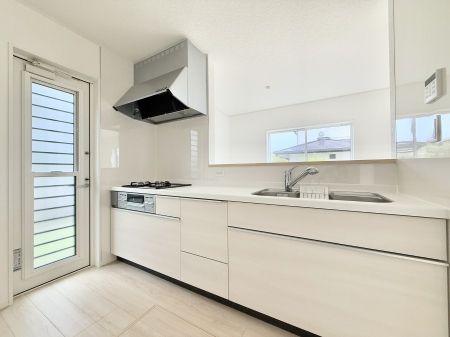 �L�b�`�� �����������������Ԃ����܂��A�Ί炠�ӂ��L�b�`��