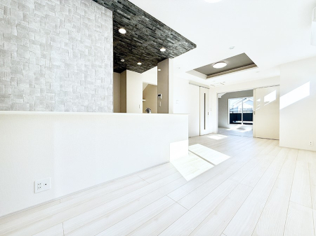 ���r���O ���������S�n�̂����A���z�̃��r���O