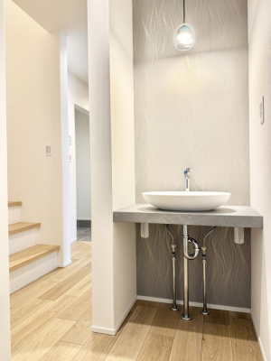 ���ʑ�E���ʏ� �������u�������炢���ȁv���`�ɂ����A���ւ̃Z�J���h����