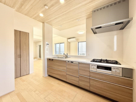 �L�b�`�� �����������������Ԃ����܂��A�Ί炠�ӂ��L�b�`��