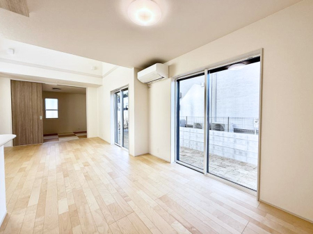 ���r���O ���������났�ƏΊ炪�W�܂�A�S���܂郊�r���O