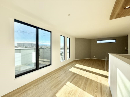 ���r���O ���������S�n�̂����A���z�̃��r���O