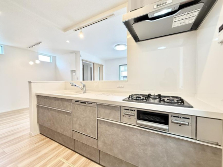 �L�b�`�� �����������������Ԃ����܂��A�Ί炠�ӂ��L�b�`��