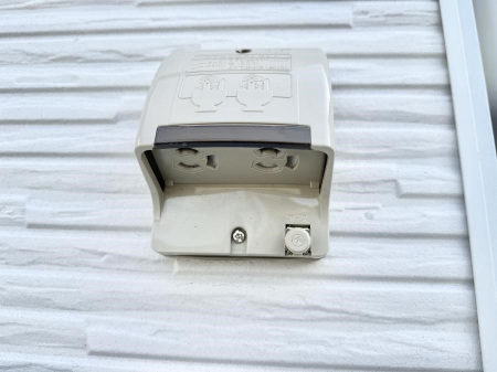 ���̑����� �ݔ������O�ɓd���R���Z���g������΁A�������@�ő���O�ǂ�|������ȂǕ֗��ł��B