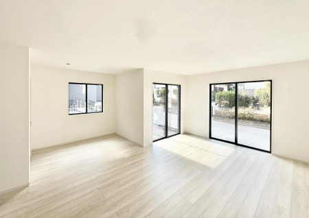 ���r���O ���������S�n�̂����A���z�̃��r���O