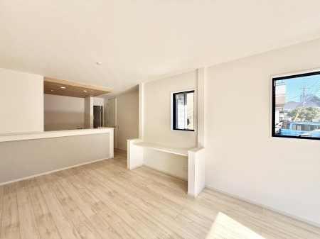 ���r���O ����