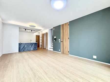 ���r���O ����