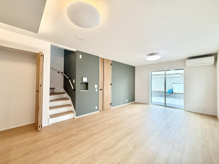 ���r���O ����