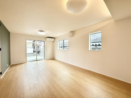 ���r���O ����