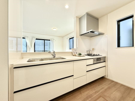 �L�b�`�� �����������������Ԃ����܂��A�Ί炠�ӂ��L�b�`��