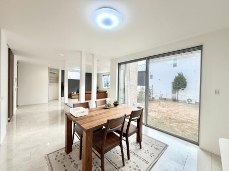 ���r���O ���������났�ƏΊ炪�W�܂�A�S���܂郊�r���O