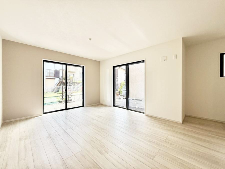 ���r���O ����