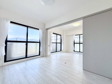 �q������ �����������̍D�݂ɍ��킹���C���e���A�𐮂��₷�����𔽉f�ł���ꏊ�ł�