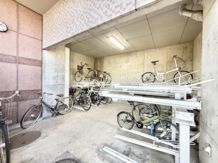 ���̑� �O�ρ����]�Ԃ��g�����Ƒ��ɂ����S�̒��փX�y�[�X��~�n���ɂ��p��