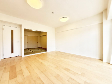 ���r���O ����