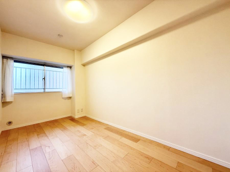 �Q�� ����