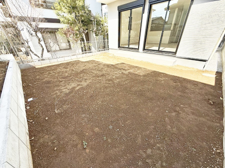 ���̑� �O�ρ���炵�ɏ�����^����A�΂��������ꂽ�Z�܂��ł�