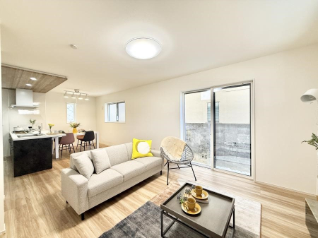 ���r���O ����