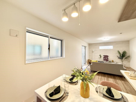 ���r���O ����