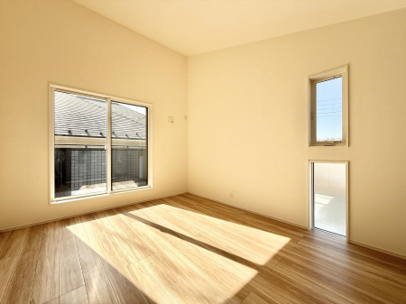 �Q�� ����