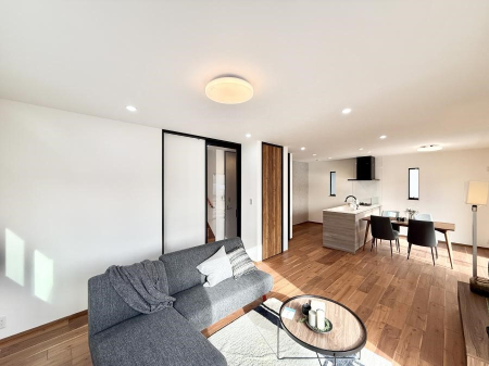 ���r���O ����