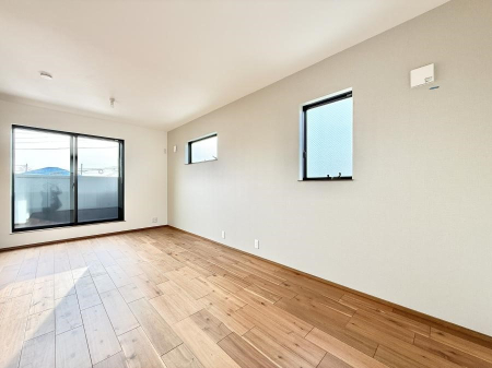 �Q�� ����