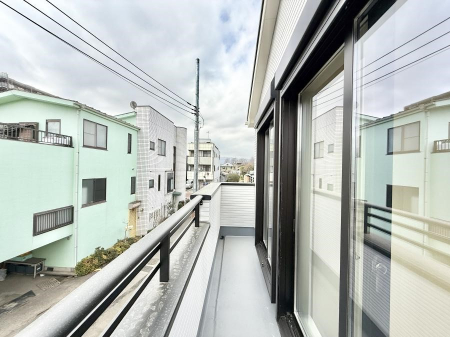 �o���R�j�[ ������ �G�߂̈ڂ낢����������J���I�ȋ�Ԃł�