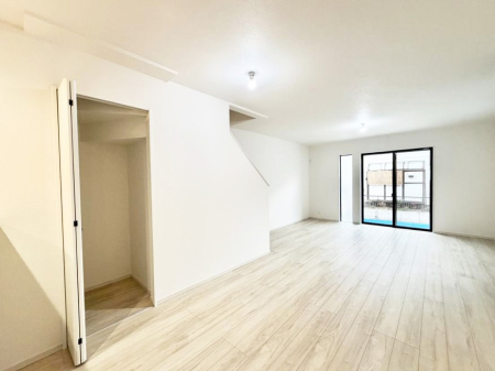 ���r���O ����