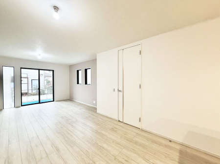 ���r���O ����