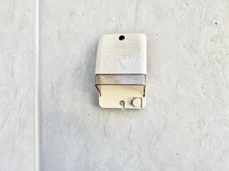 ���̑����� �ݔ������O�ɓd���R���Z���g������΁A�������@�ő���O�ǂ�|������ȂǕ֗��ł��B