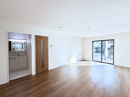 ���r���O ���������S�n�̂����A���z�̃��r���O