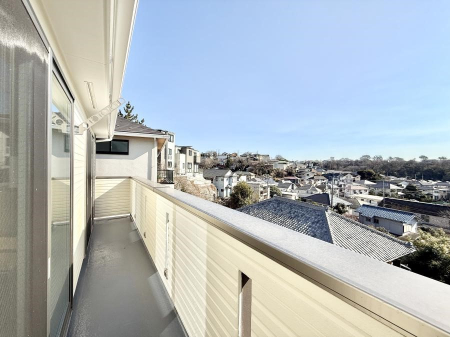 �o���R�j�[ ������ �G�߂̈ڂ낢����������J���I�ȋ�Ԃł�