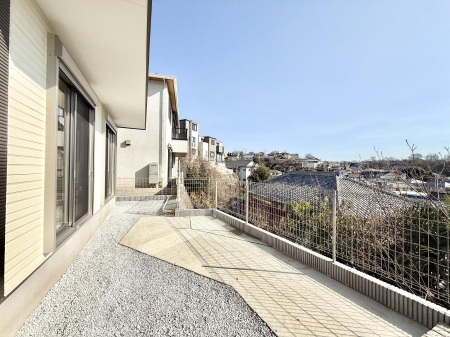 ���̑� �O�ρ���炵�ɏ�����^����A�΂��������ꂽ�Z�܂��ł�