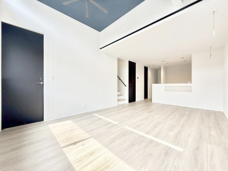 ���r���O ���������S�n�̂����A���z�̃��r���O