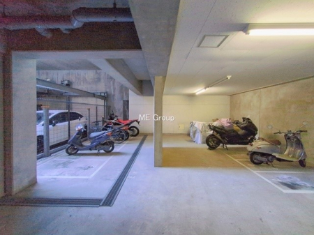 ���̑� �O�ρ��~�n���ɒ��֏���������Ă���A���]�Ԃ̗��p���X���[�Y�ł�