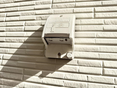 ���̑����� �ݔ������O�ɓd���R���Z���g������΁A�������@�ő���O�ǂ�|������ȂǕ֗��ł��B