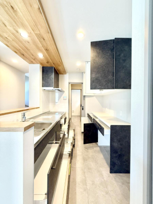 �L�b�`�� �������Ƒ����J��[�߂�A������̂���L�b�`��