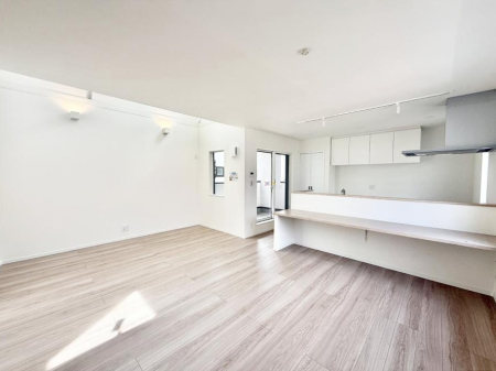 ���r���O ���������S�n�̂����A���z�̃��r���O