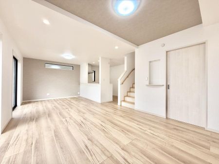 ���r���O ���������S�n�̂����A���z�̃��r���O